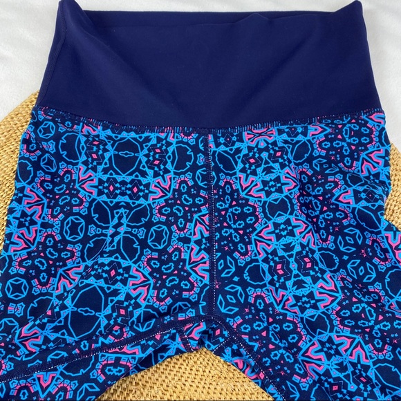 Fabletics Salar Print Powerhold Capri Pants - Picture 6 of 8